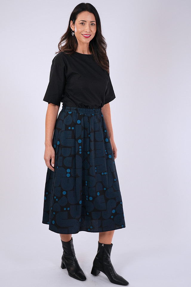 Model wears Essaye Isabel Bauhaus Skirt in Black/Blue.
