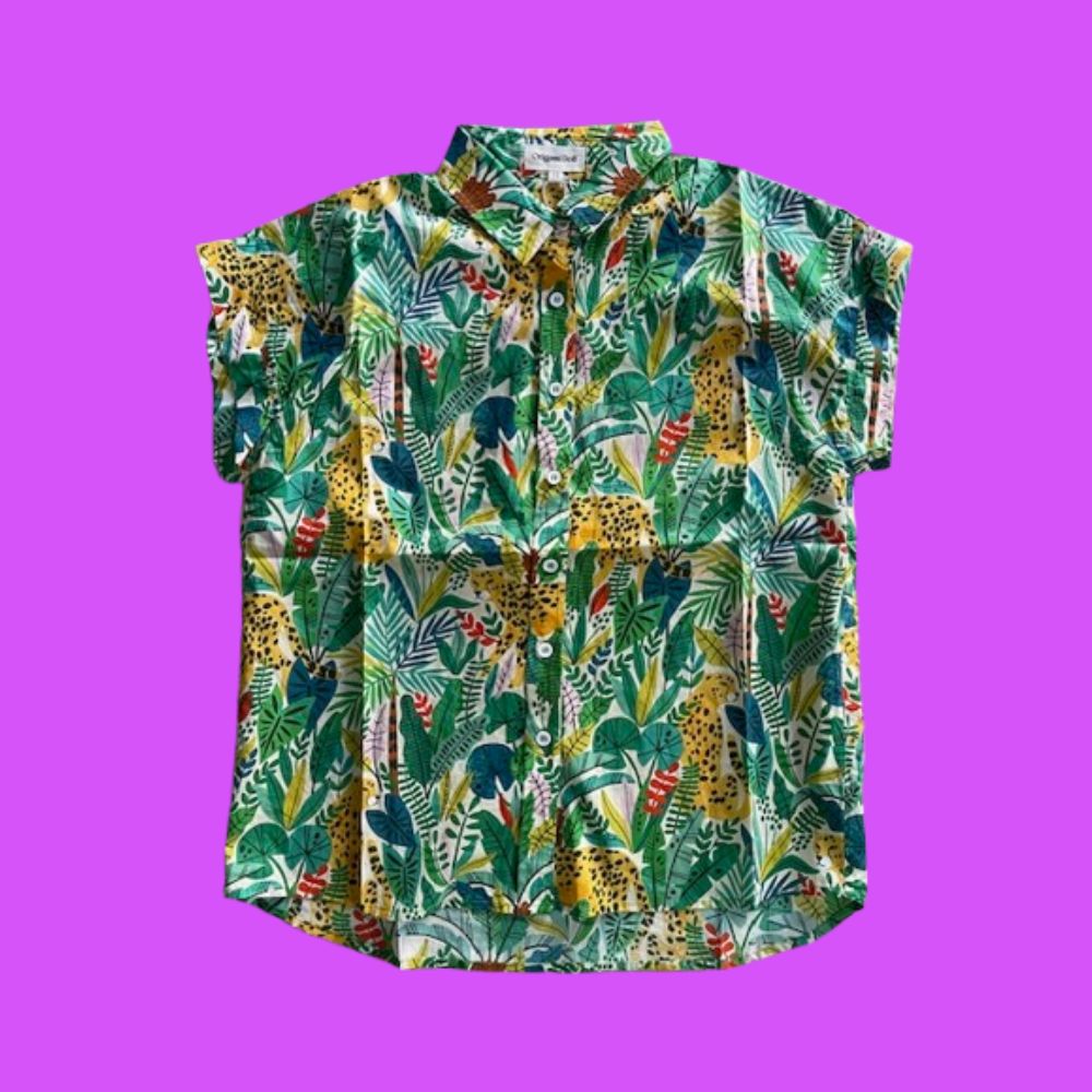 Short-sleeve shirt with a jungle-themed pattern on a purple background