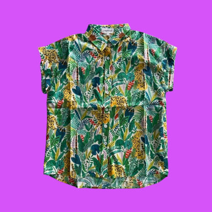 Short-sleeve shirt with a jungle-themed pattern on a purple background